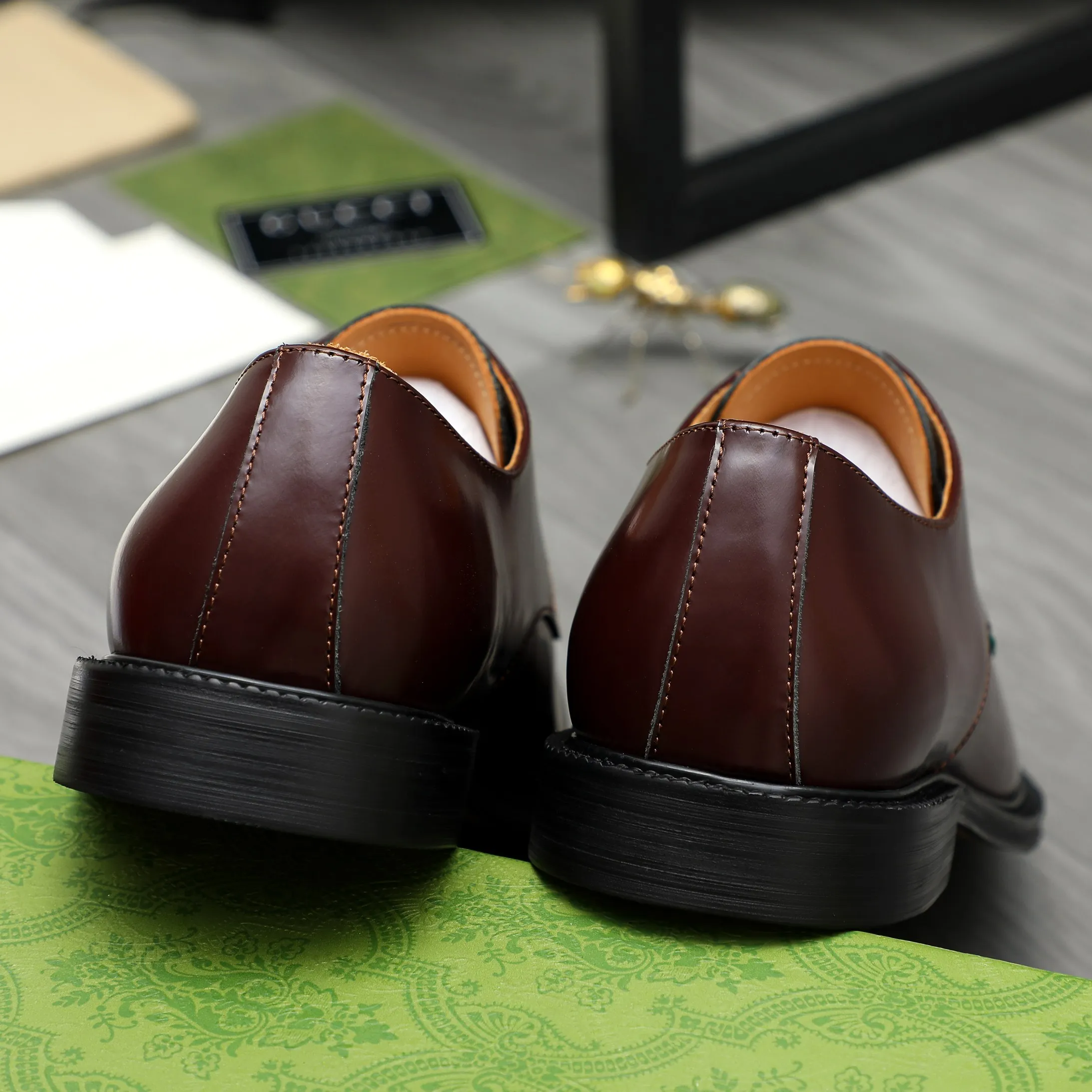 Men's shoes 💰500 Product trademark: GUCCI "Gucci" business lace-up leather shoes Regular size: 38-44 (45.46 custom-made, non-returnable) Product materials: Selected pearlescent cowhide upper, cowhide lining, original rubber outsole